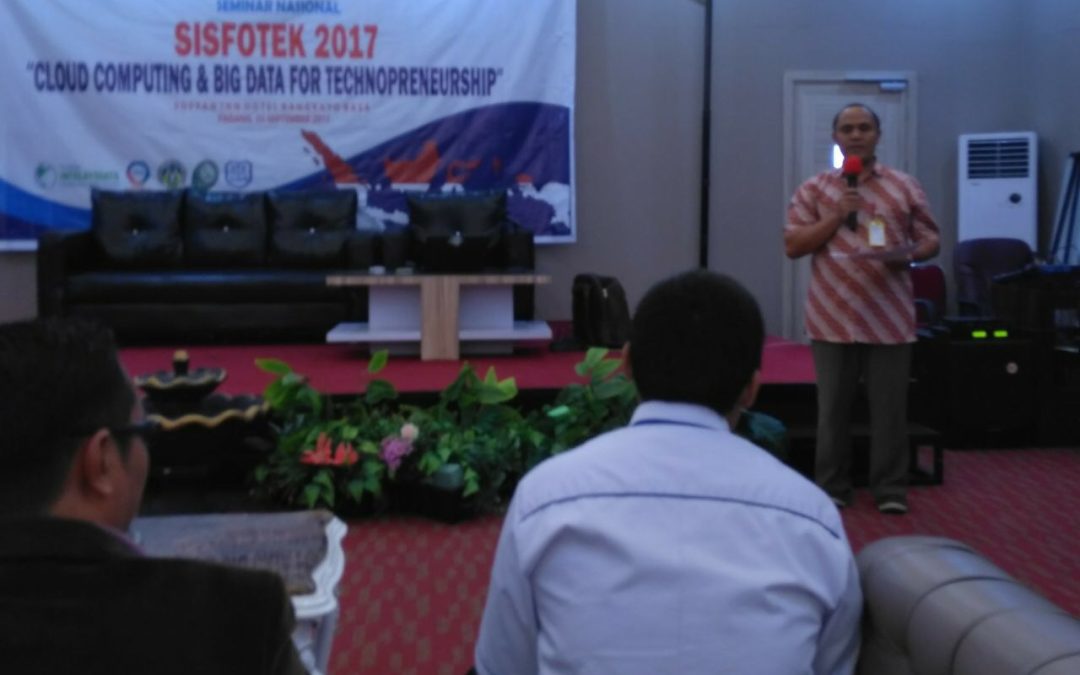 Dosen Meraih Penghargaan Makalah Terbaik Pada Seminar Nasional SISFOTEK 2017