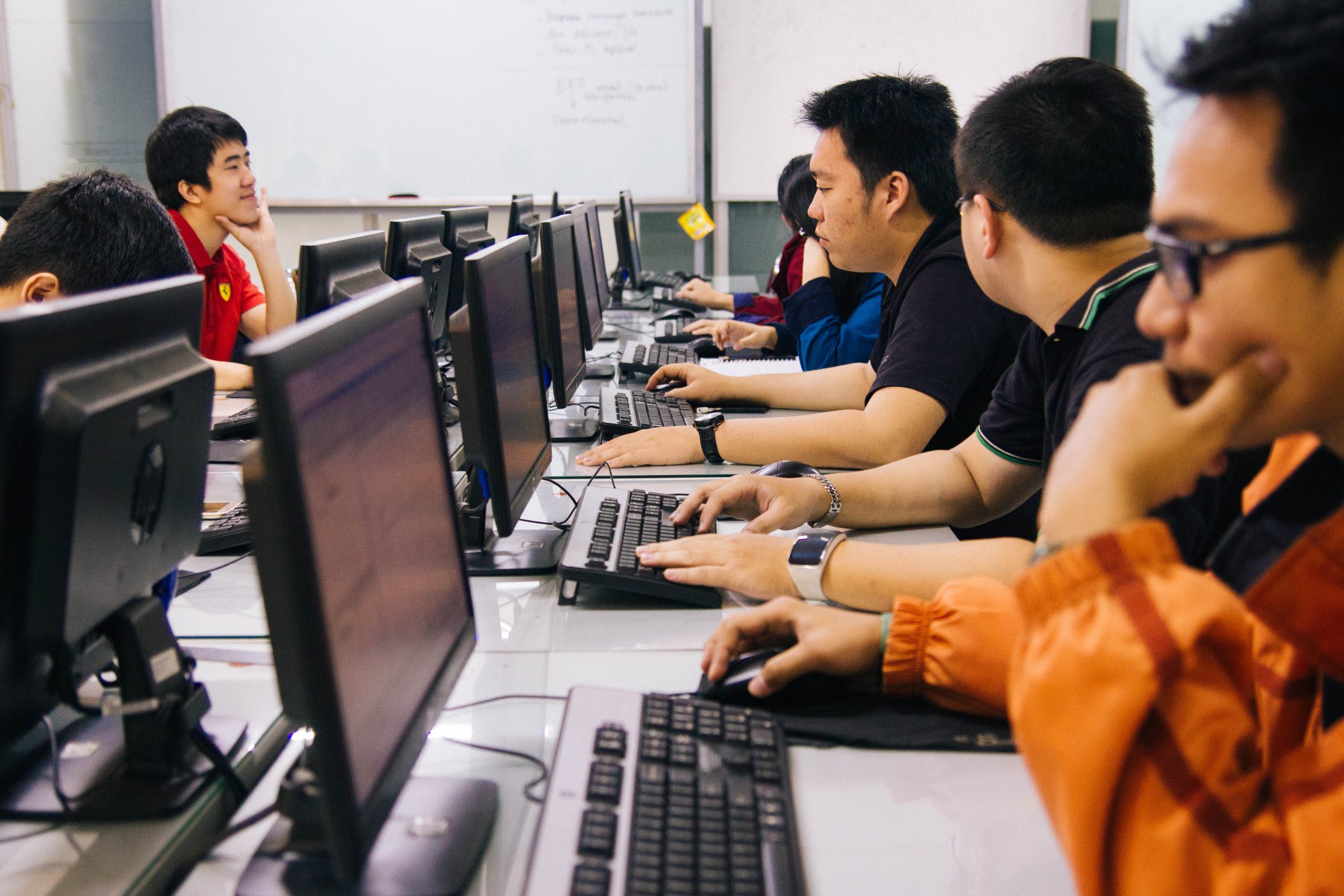 Ilustrasi Suasana Lab